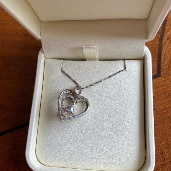 Jared Heart/ Pearl two toned necklace💕 - Picture 6 of 8